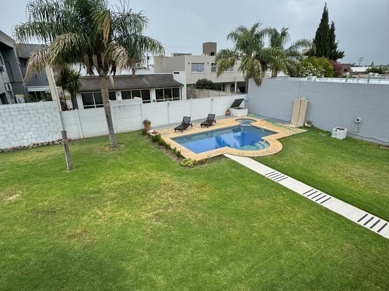Se Vende Espectacular Casa de 3 Dormitorios con Amplio Patio, Quincho-Sum y Pileta