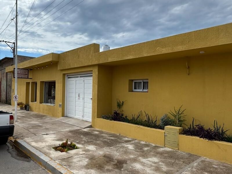Se Vende Casa de 2 Dormitorios con Local Comercial