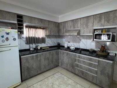 Se Vende Casa de 2 Dormitorios con Local Comercial