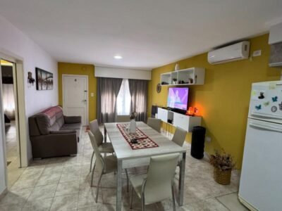 Se Vende Casa de 2 Dormitorios con Local Comercial