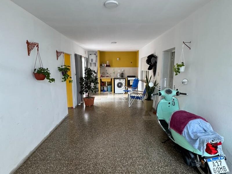 Se Vende Casa de 2 Dormitorios con Local Comercial