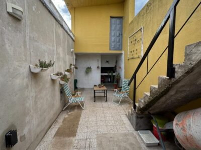 Se Vende Casa de 2 Dormitorios con Local Comercial