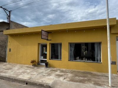 Se Vende Casa de 2 Dormitorios con Local Comercial