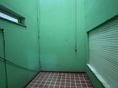 Se Alquila Casa de 1 Dormitorio en Zona Céntrica con Cochera y Patio
