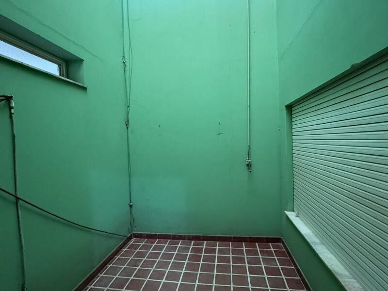 Se Alquila Casa de 1 Dormitorio en Zona Céntrica con Cochera y Patio
