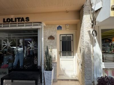 Se Alquila Casa de 1 Dormitorio en Zona Céntrica con Cochera y Patio