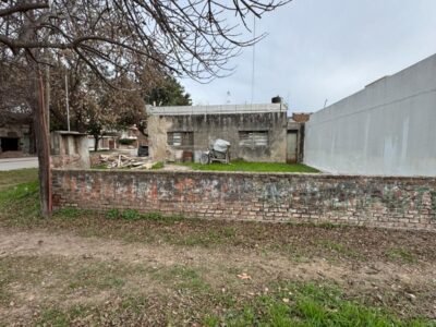 Se Vende Terreno con Galpón en Barrio Sur