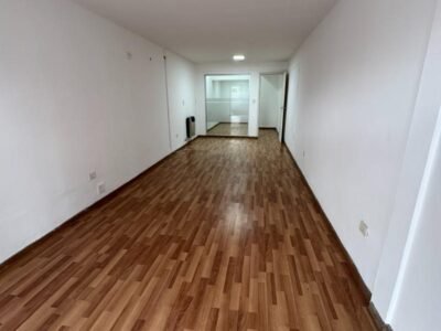 Se Alquila Local Comercial en Zona Céntrica