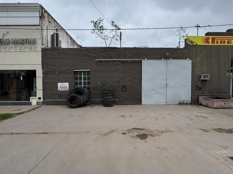 Se Vende Galpón sobre Ruta 9 con Departamento sobre Calle Alvear