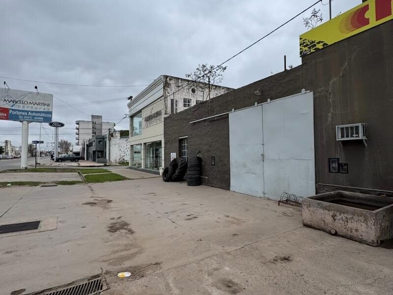 Se Vende Galpón sobre Ruta 9 con Departamento sobre Calle Alvear