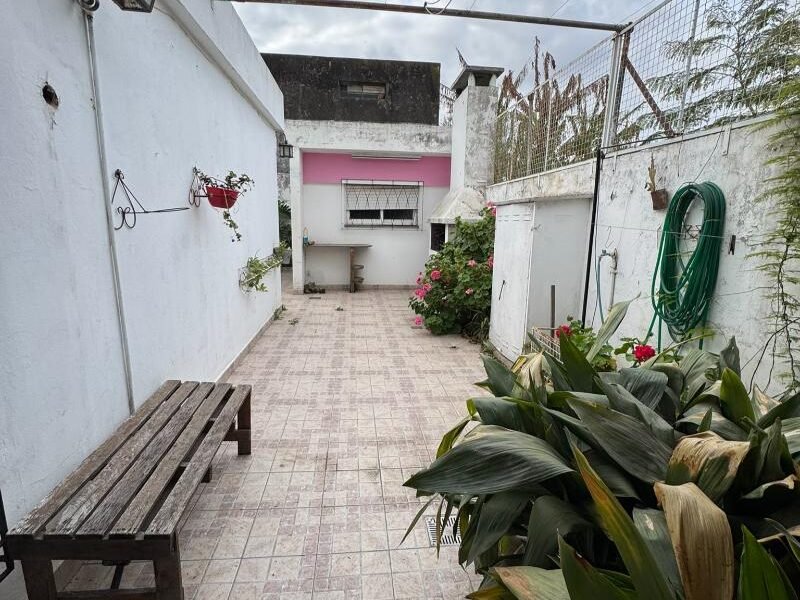 Se Vende Casa de 3 Dormitorios en Barrio Residencial