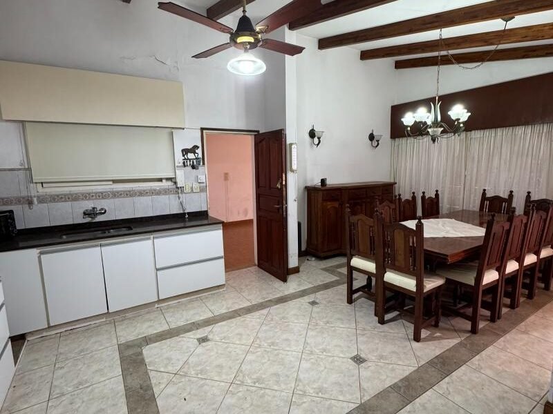 Se Vende Casa de 3 Dormitorios en Barrio Residencial