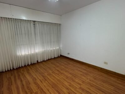 Se Vende Casa de 3 Dormitorios en Barrio Residencial