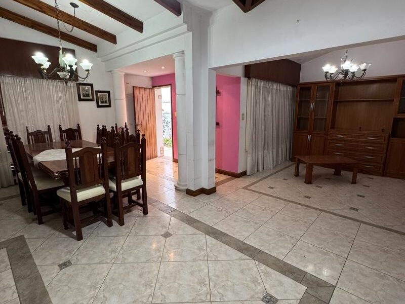Se Vende Casa de 3 Dormitorios en Barrio Residencial