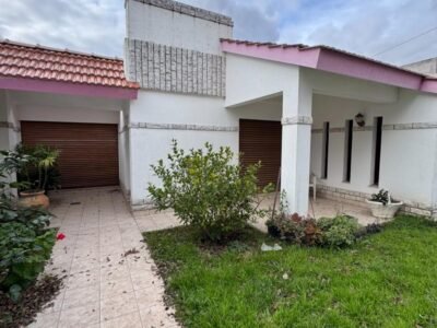 Se Vende Casa de 3 Dormitorios en Barrio Residencial