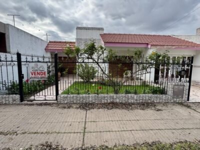 Se Vende Casa de 3 Dormitorios en Barrio Residencial