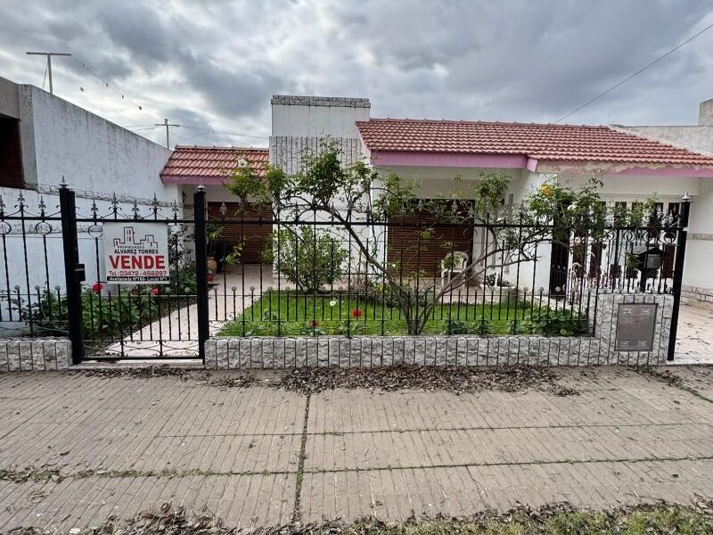 Se Vende Casa de 3 Dormitorios en Barrio Residencial