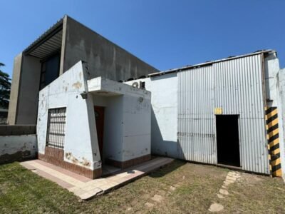 Se Vende Galpón con Oficinas sobre Ruta 9