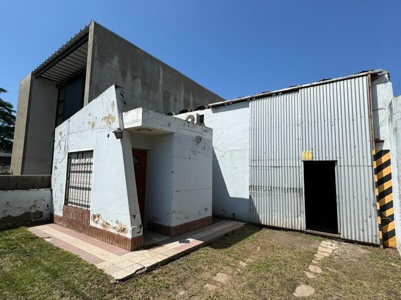 Se Vende Galpón con Oficinas sobre Ruta 9