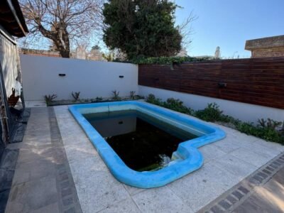 Se Vende Casa de 3 Dormitorios con Pileta y Quincho en Barrio Sur