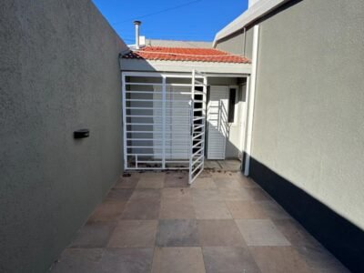 Se Vende Casa de 3 Dormitorios con Pileta y Quincho en Barrio Sur