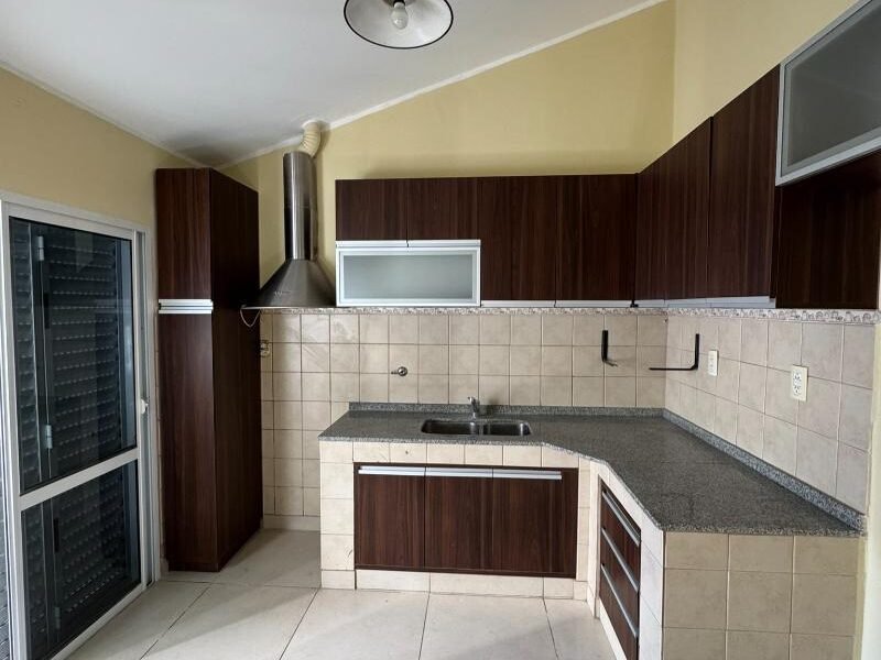 Se Vende Casa de 3 Dormitorios con Pileta y Quincho en Barrio Sur