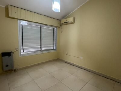 Se Vende Casa de 3 Dormitorios con Pileta y Quincho en Barrio Sur