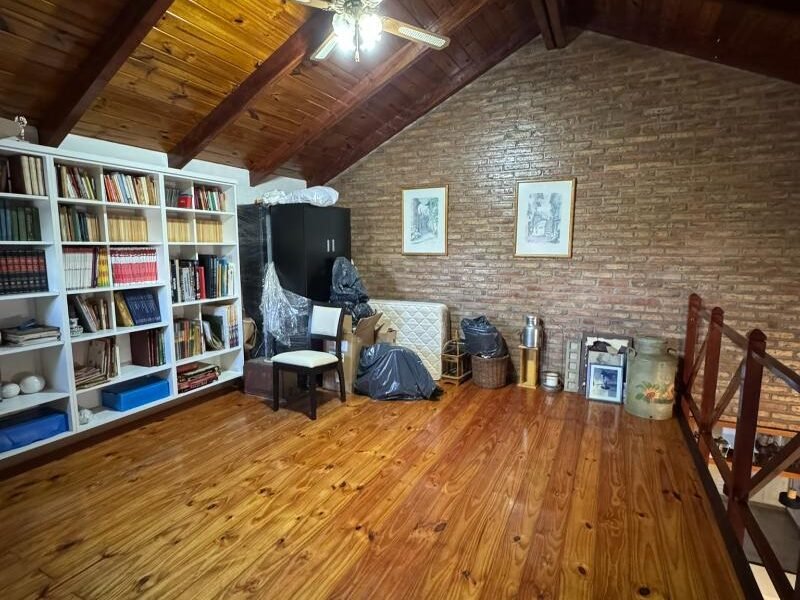 Se Vende Casa 3 Dormitorios con Garage Doble, Quincho y Patio con Pileta 