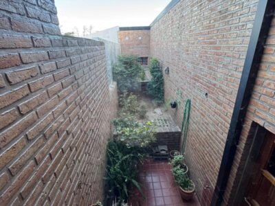 Se Vende Casa 3 Dormitorios con Garage Doble, Quincho y Patio con Pileta 