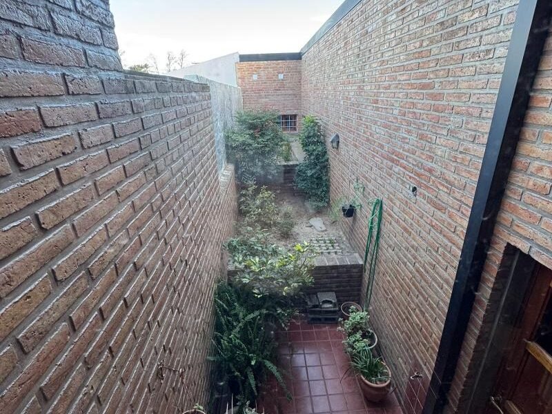 Se Vende Casa 3 Dormitorios con Garage Doble, Quincho y Patio con Pileta 
