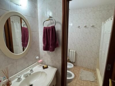 Se Vende Casa 3 Dormitorios con Garage Doble, Quincho y Patio con Pileta 
