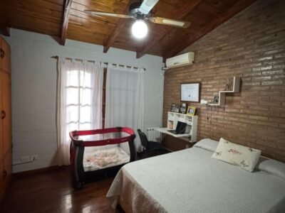 Se Vende Casa 3 Dormitorios con Garage Doble, Quincho y Patio con Pileta 
