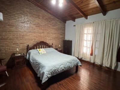 Se Vende Casa 3 Dormitorios con Garage Doble, Quincho y Patio con Pileta 