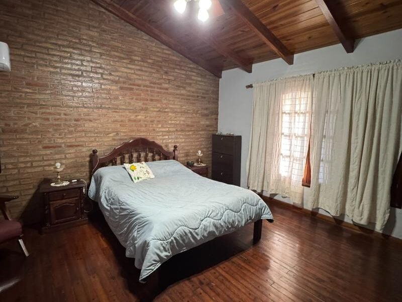 Se Vende Casa 3 Dormitorios con Garage Doble, Quincho y Patio con Pileta 