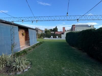 Se Vende Casa 3 Dormitorios con Garage Doble, Quincho y Patio con Pileta 