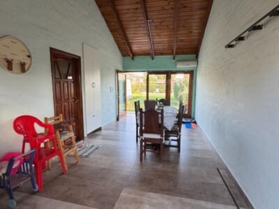 Se Vende Casa 3 Dormitorios con Garage Doble, Quincho y Patio con Pileta 