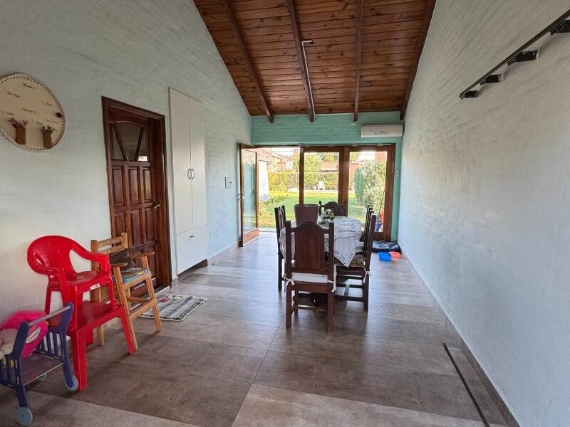 Se Vende Casa 3 Dormitorios con Garage Doble, Quincho y Patio con Pileta 